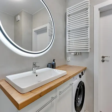 Doki Living & Foodhall Apartment Gdansk